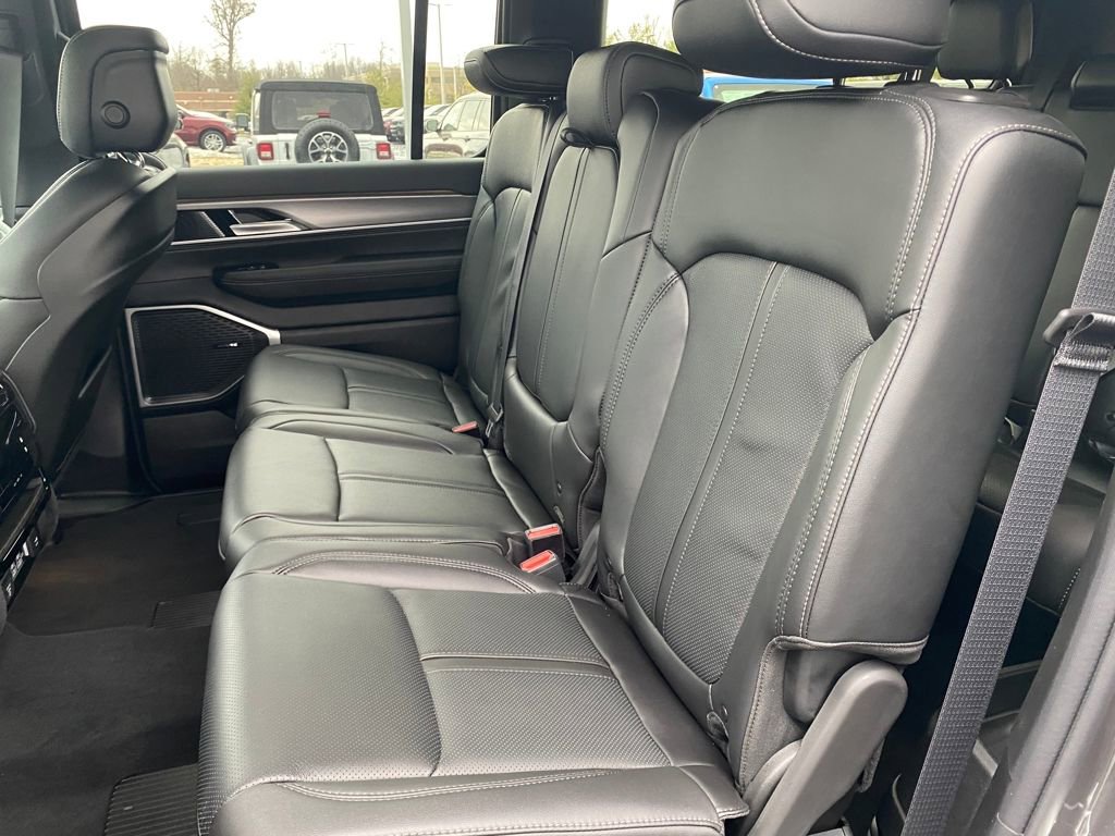 New 2026 Jeep Grand Wagoneer L 4WD w/ HD Trailer Tow Package image 22