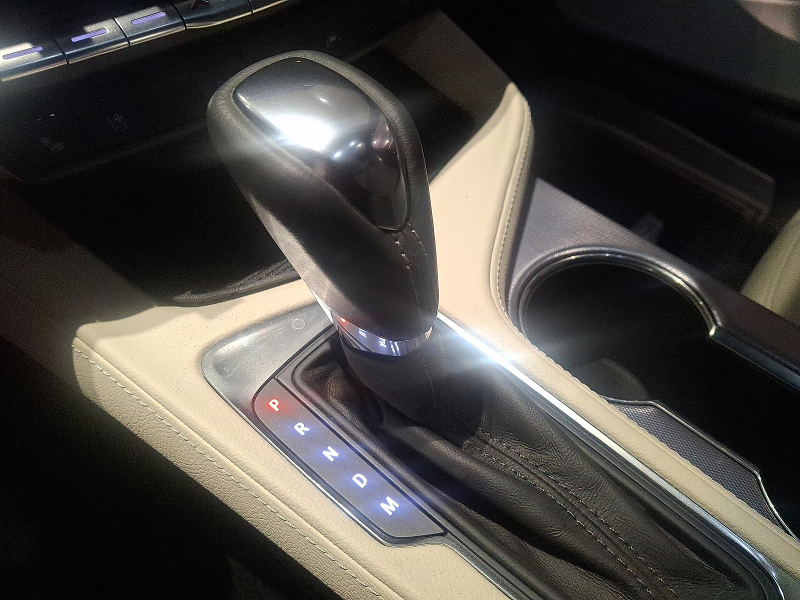 Used 2025 Cadillac CT4 Premium Luxury image 15