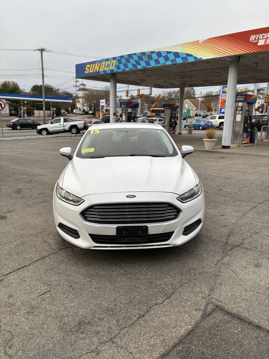 Used 2015 Ford Fusion S image 2