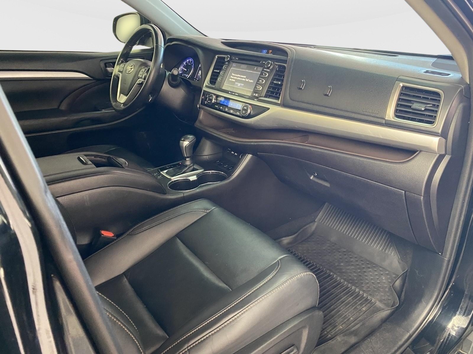 Used 2019 Toyota Highlander XLE AWD/4WD image 8