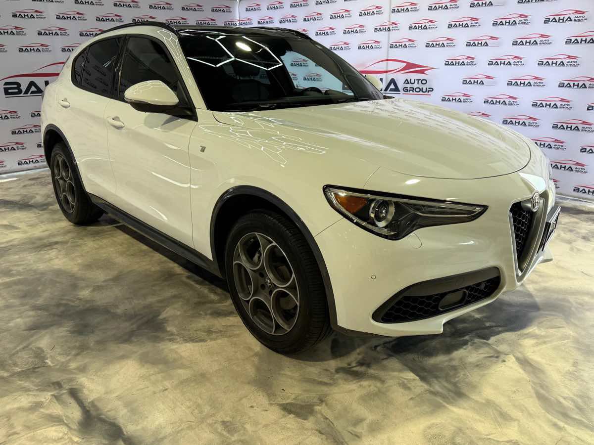 Used 2022 Alfa Romeo Stelvio Ti w/ Active Assist Plus Package image 11