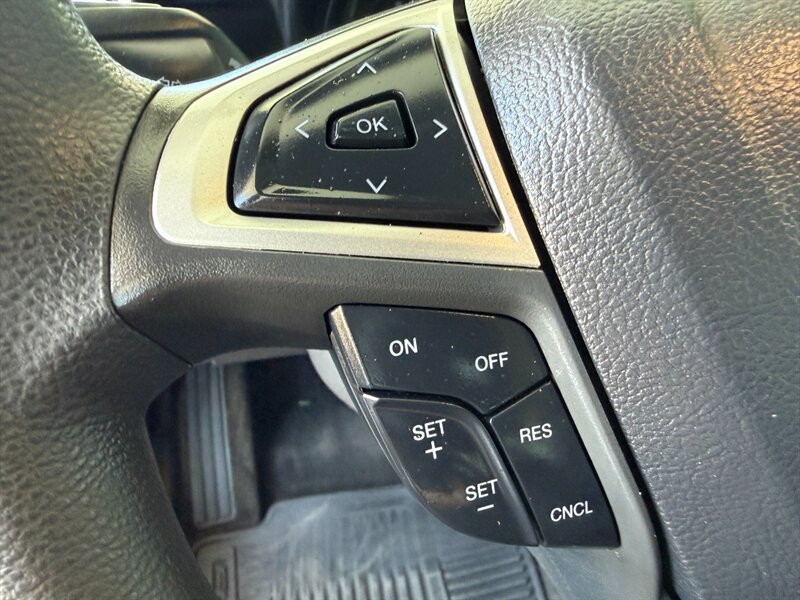 Used 2015 Ford Fusion SE FWD image 21