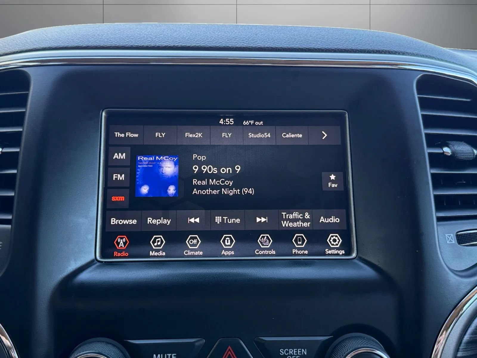 Used 2019 Jeep Grand Cherokee Laredo AWD/4WD image 30