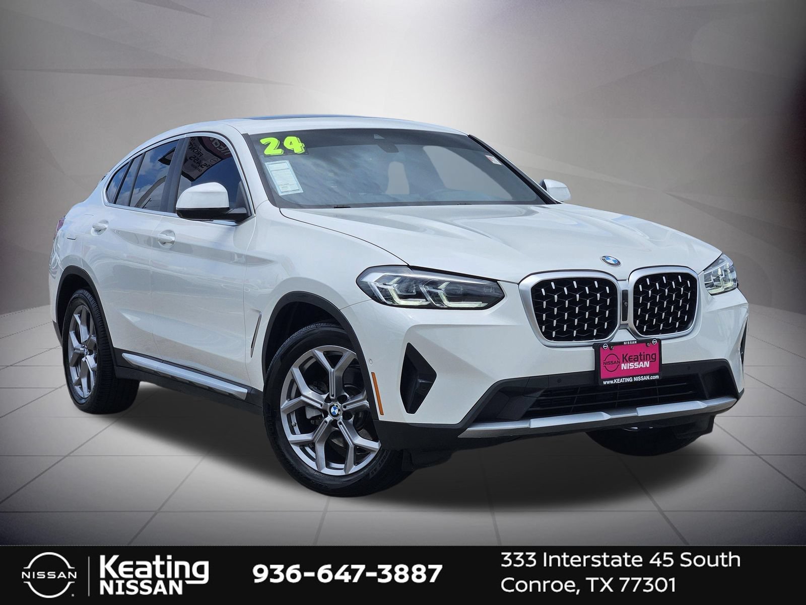 Used 2024 BMW X4 xDrive30i w/ Parking Assistance Package AWD/4WD image 3