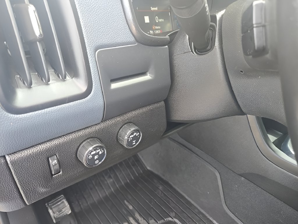 Used 2022 Chevrolet Colorado Z71 AWD/4WD image 17