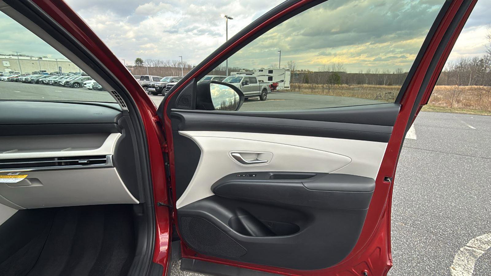 Used 2025 Hyundai Tucson SE image 17