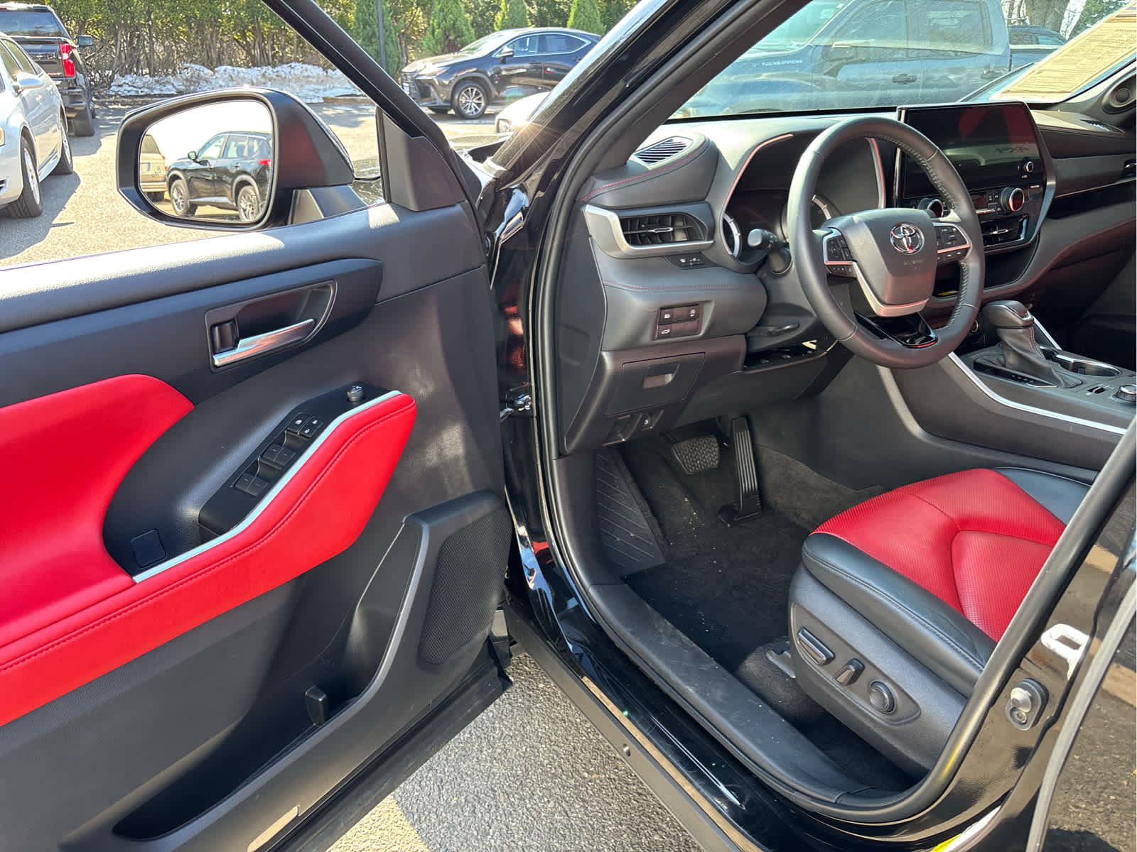 Used 2023 Toyota Highlander XSE AWD/4WD image 7