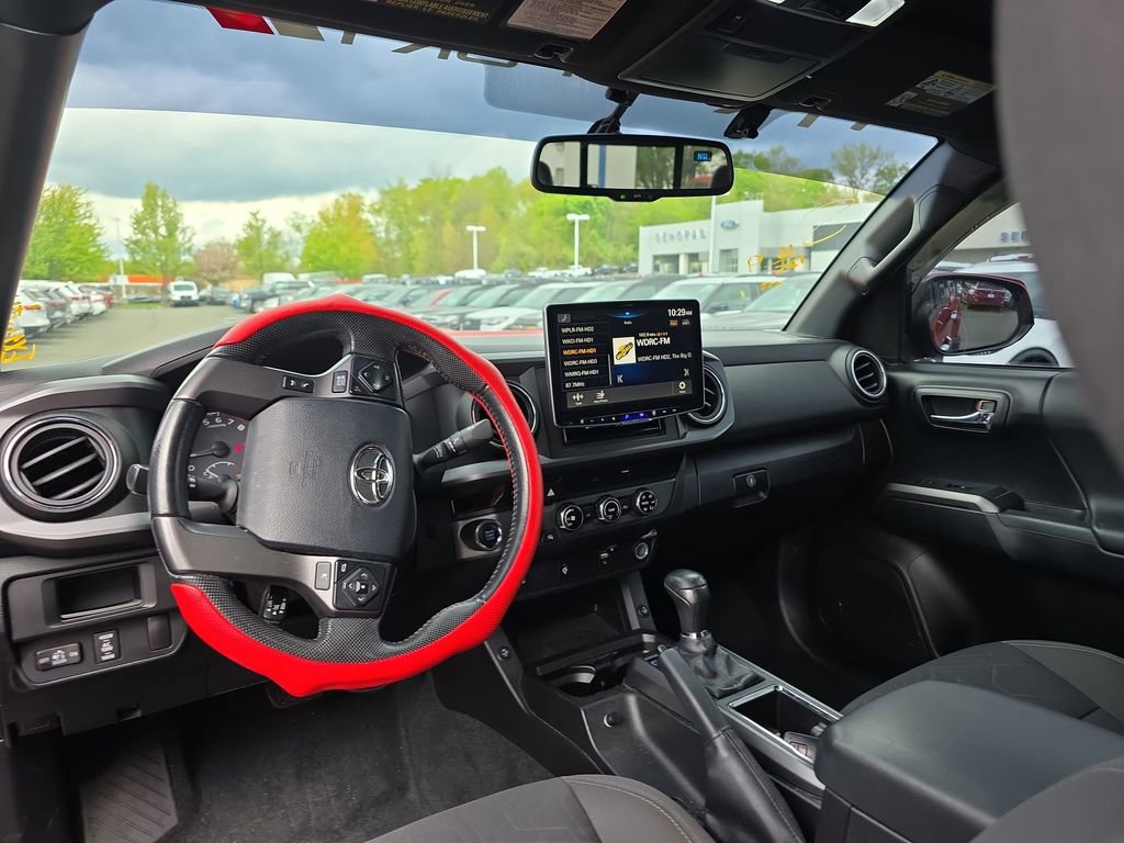 Used 2016 Toyota Tacoma TRD Sport AWD/4WD image 18