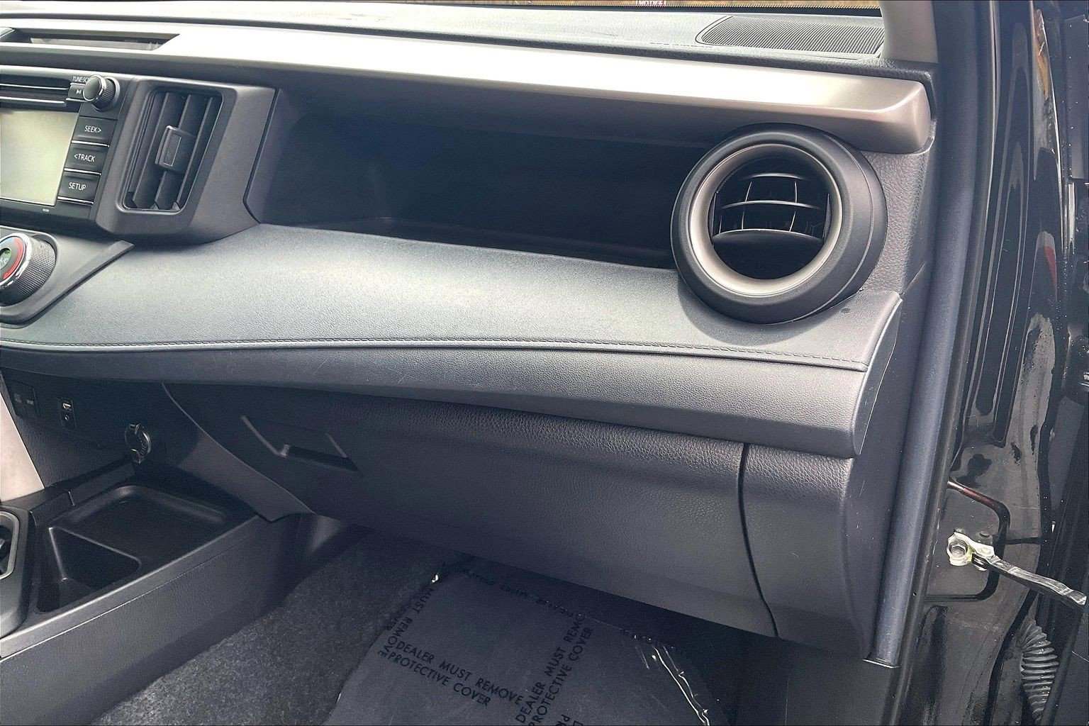 Used 2018 Toyota RAV4 LE image 15