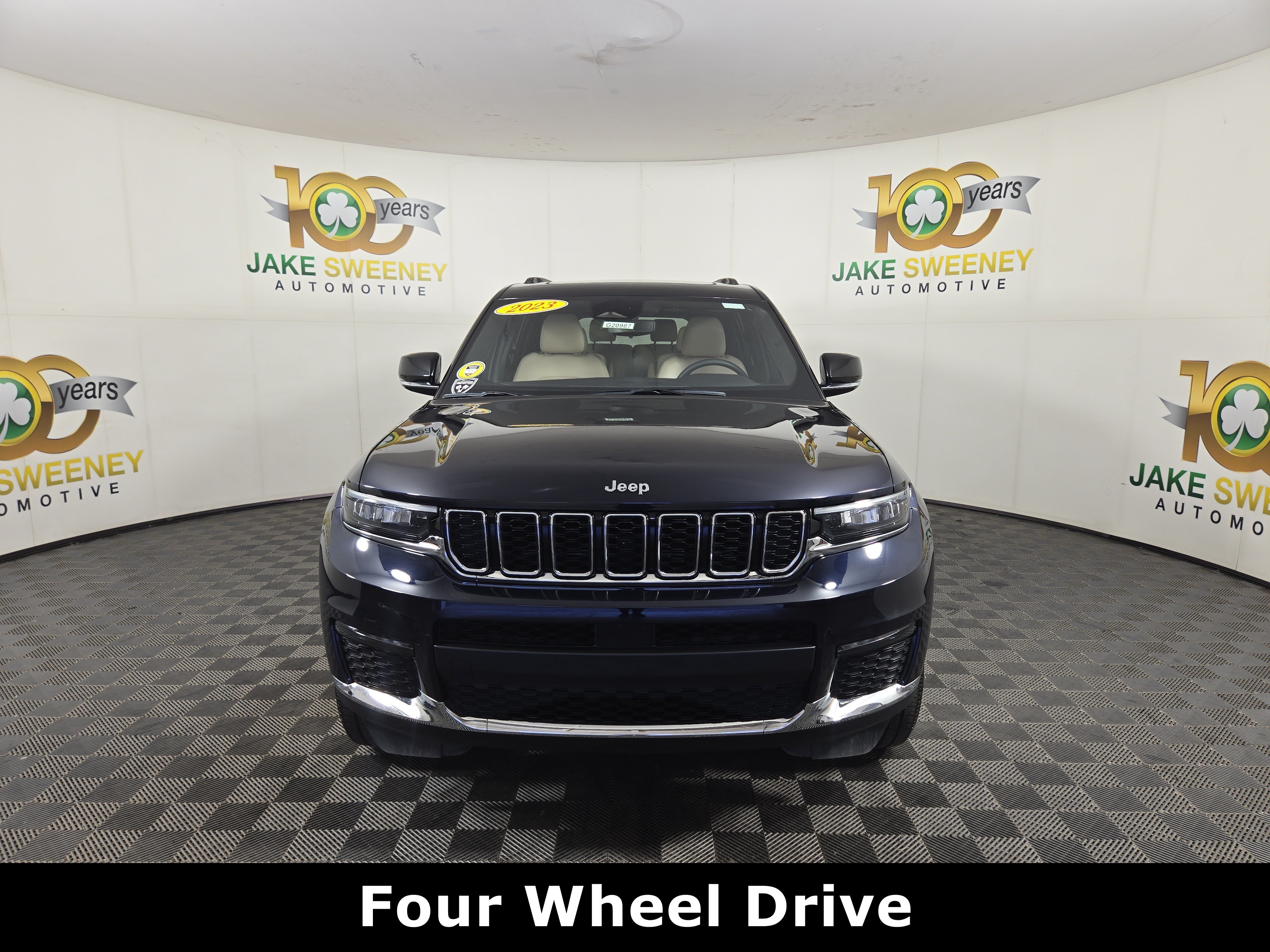Used 2023 Jeep Grand Cherokee L Limited AWD/4WD image 2