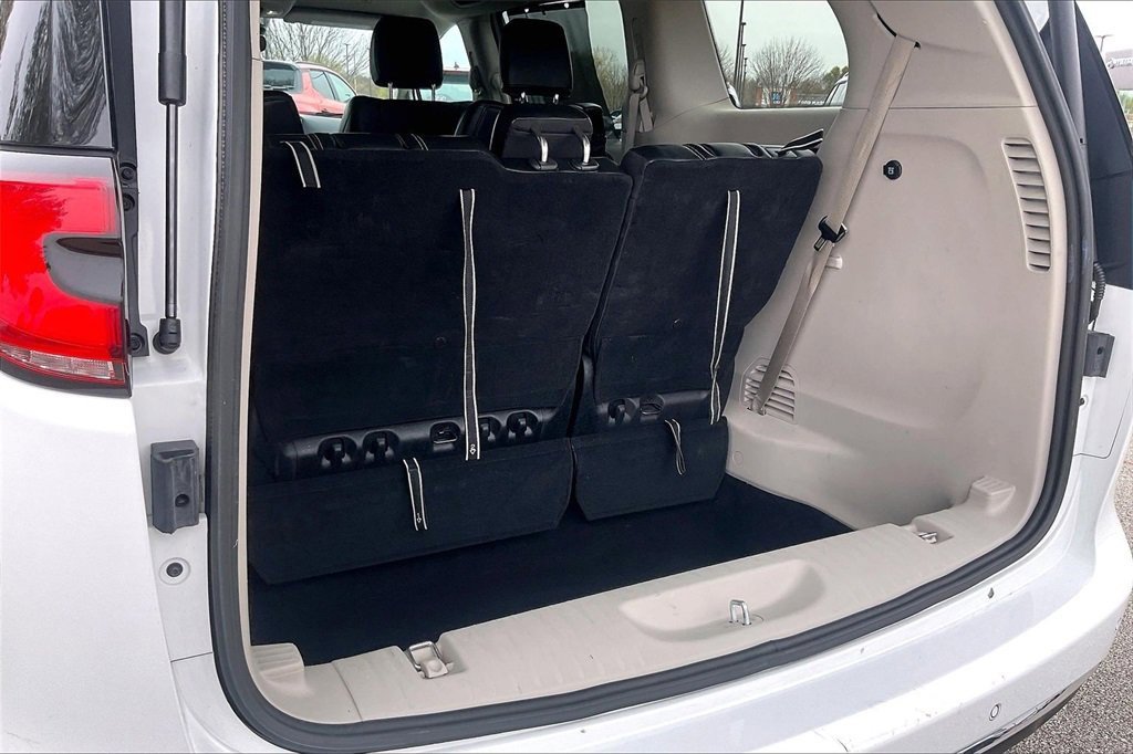 Used 2024 Chrysler Pacifica Touring-L image 12