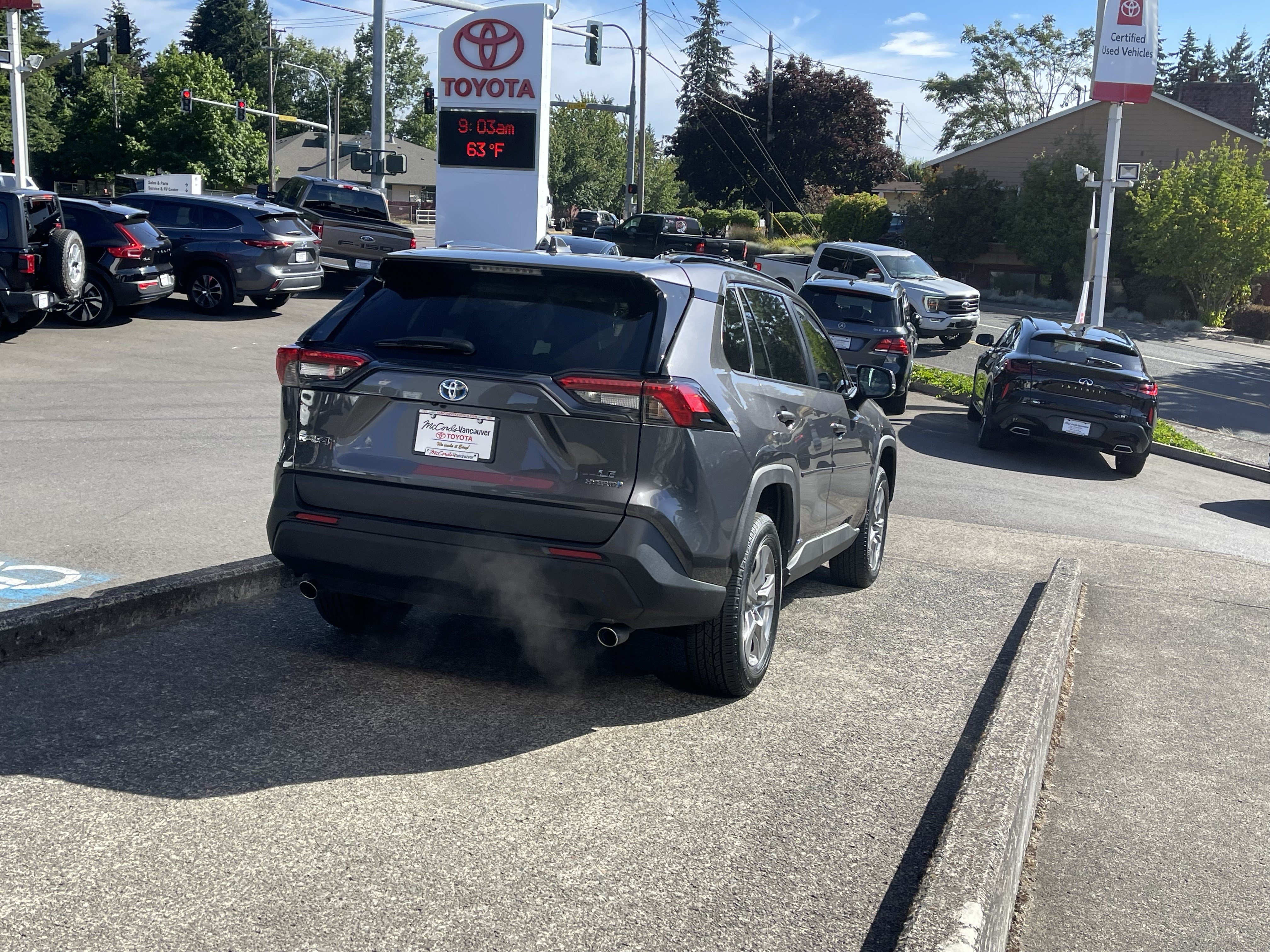 Certified 2024 Toyota RAV4 LE AWD/4WD image 6
