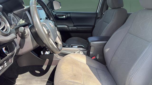 Used 2016 Toyota Tacoma TRD Off-Road w/ Premium & Technology Package AWD/4WD image 22