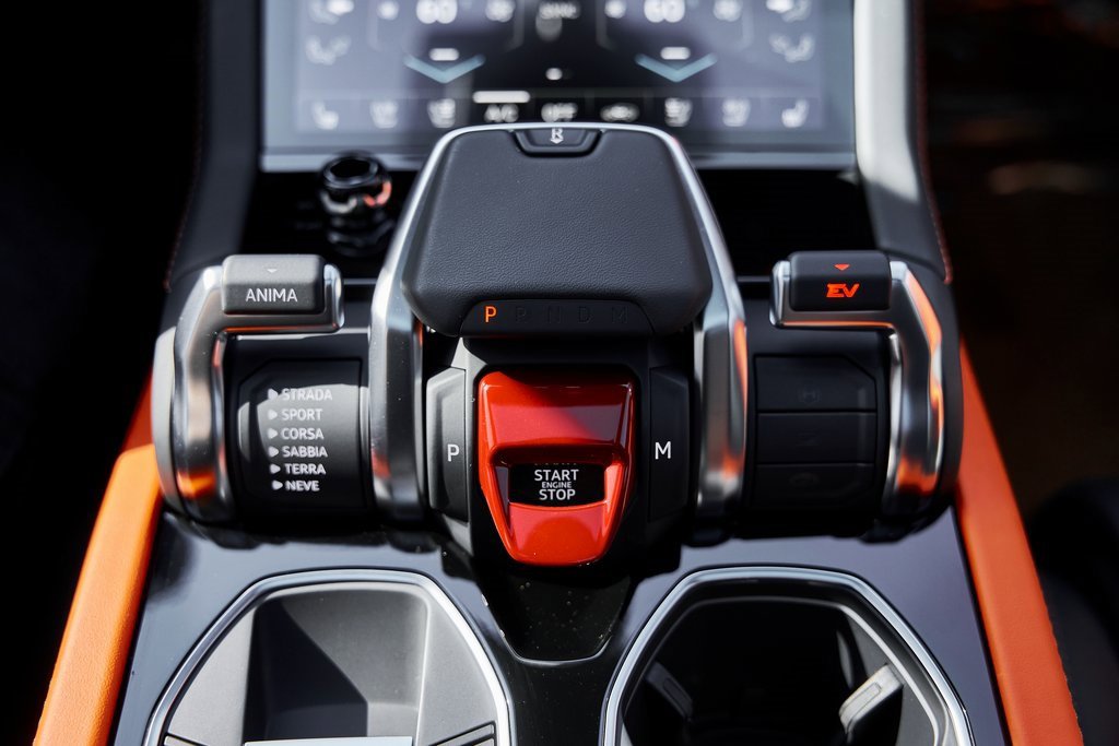 Used 2025 Lamborghini Urus SE image 72