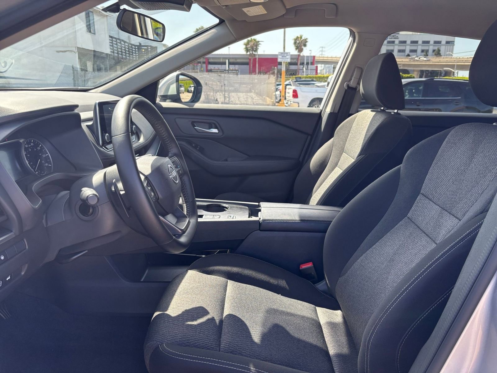 Used 2025 Nissan Rogue SV FWD image 29