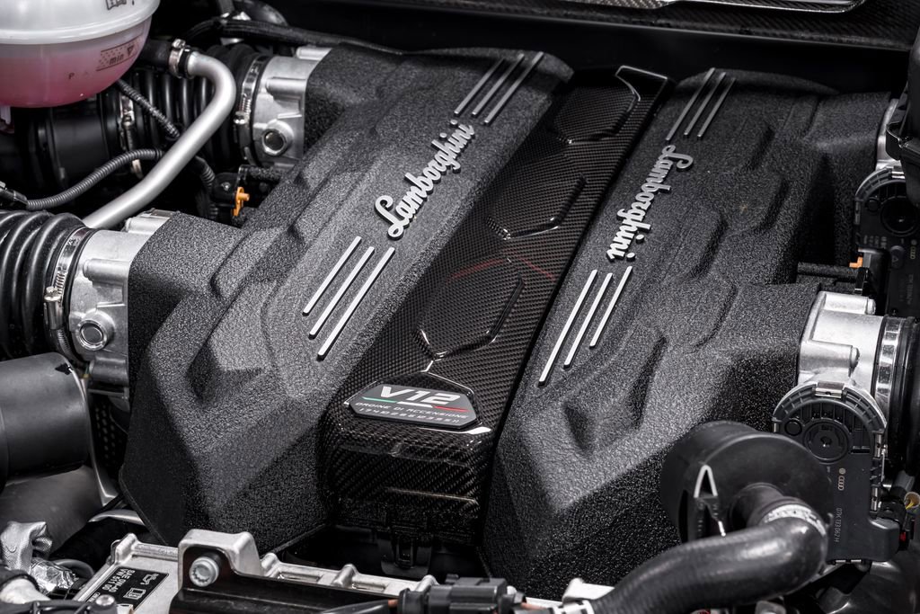 Used 2025 Lamborghini Revuelto image 54