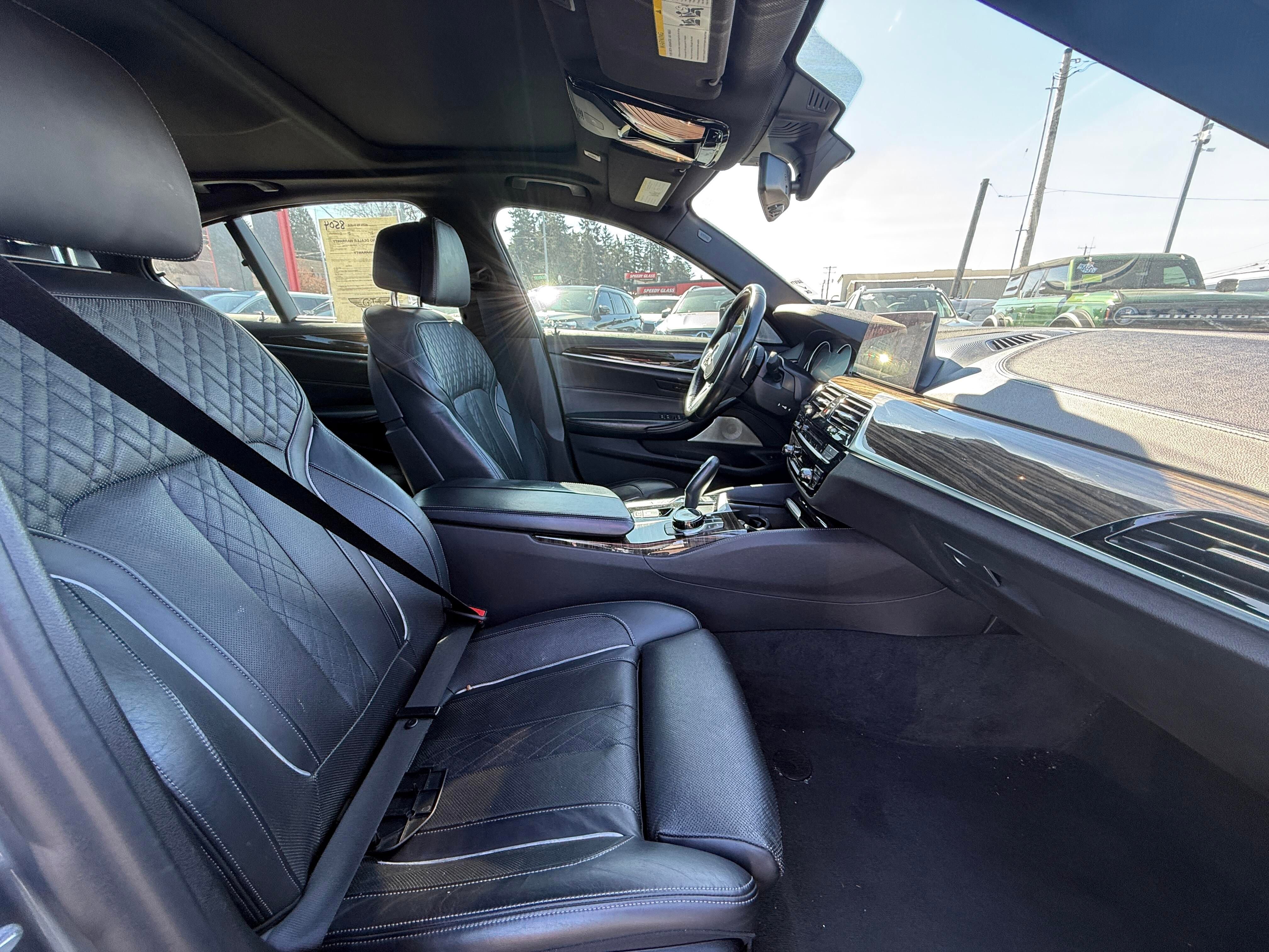 Used 2018 BMW M550i xDrive image 9