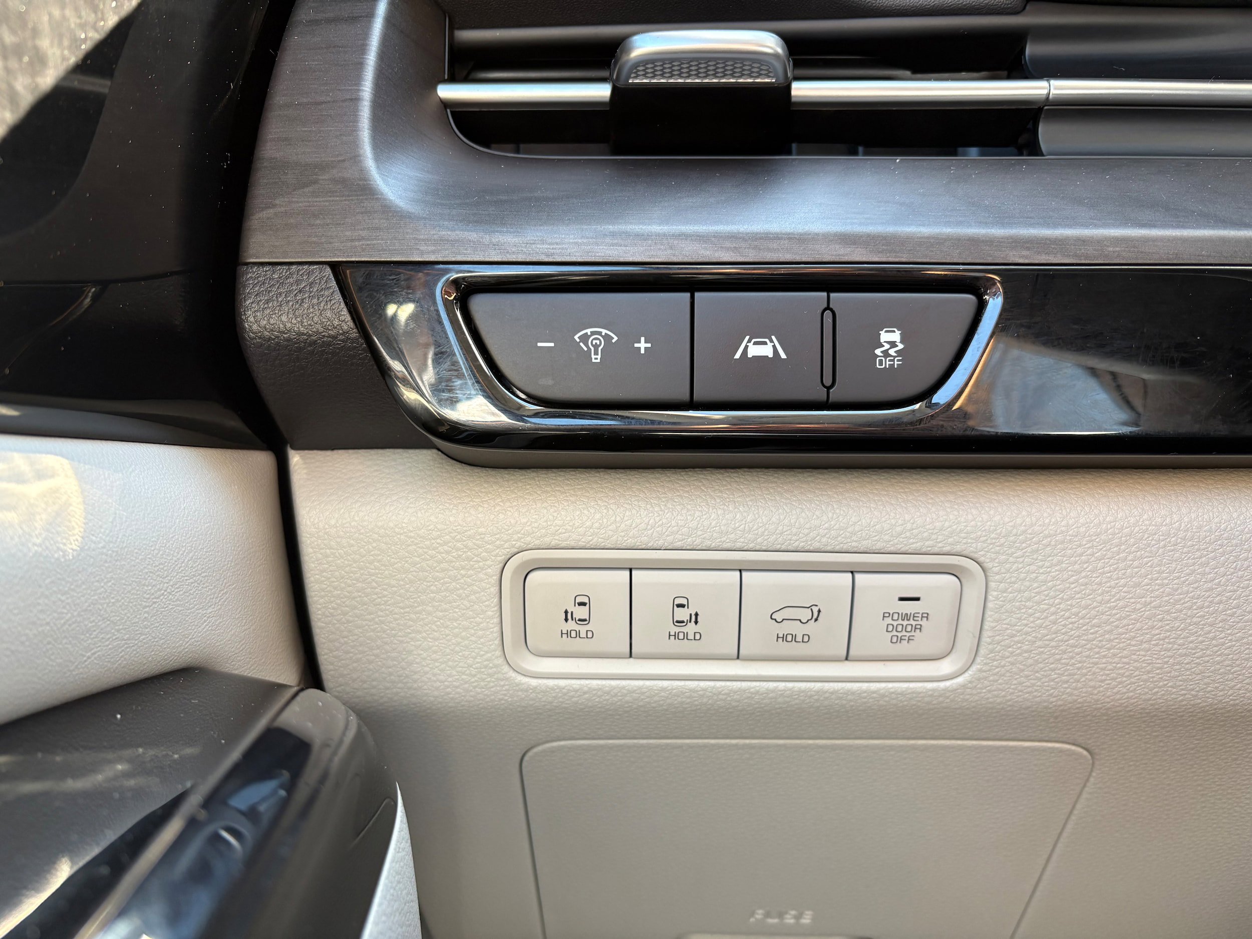 Used 2024 Kia Carnival EX FWD image 21