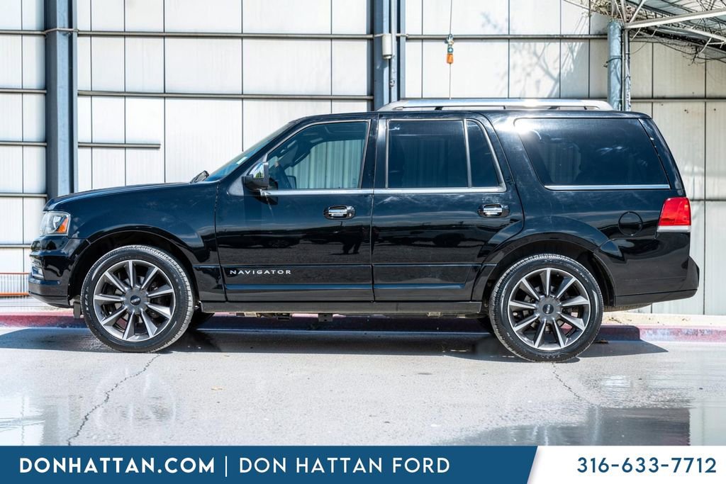 Used 2017 Lincoln Navigator Reserve RWD image 2