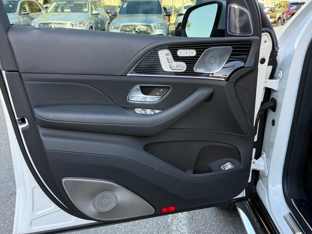 Used 2024 Mercedes-Benz Maybach GLS 600 4MATIC image 23