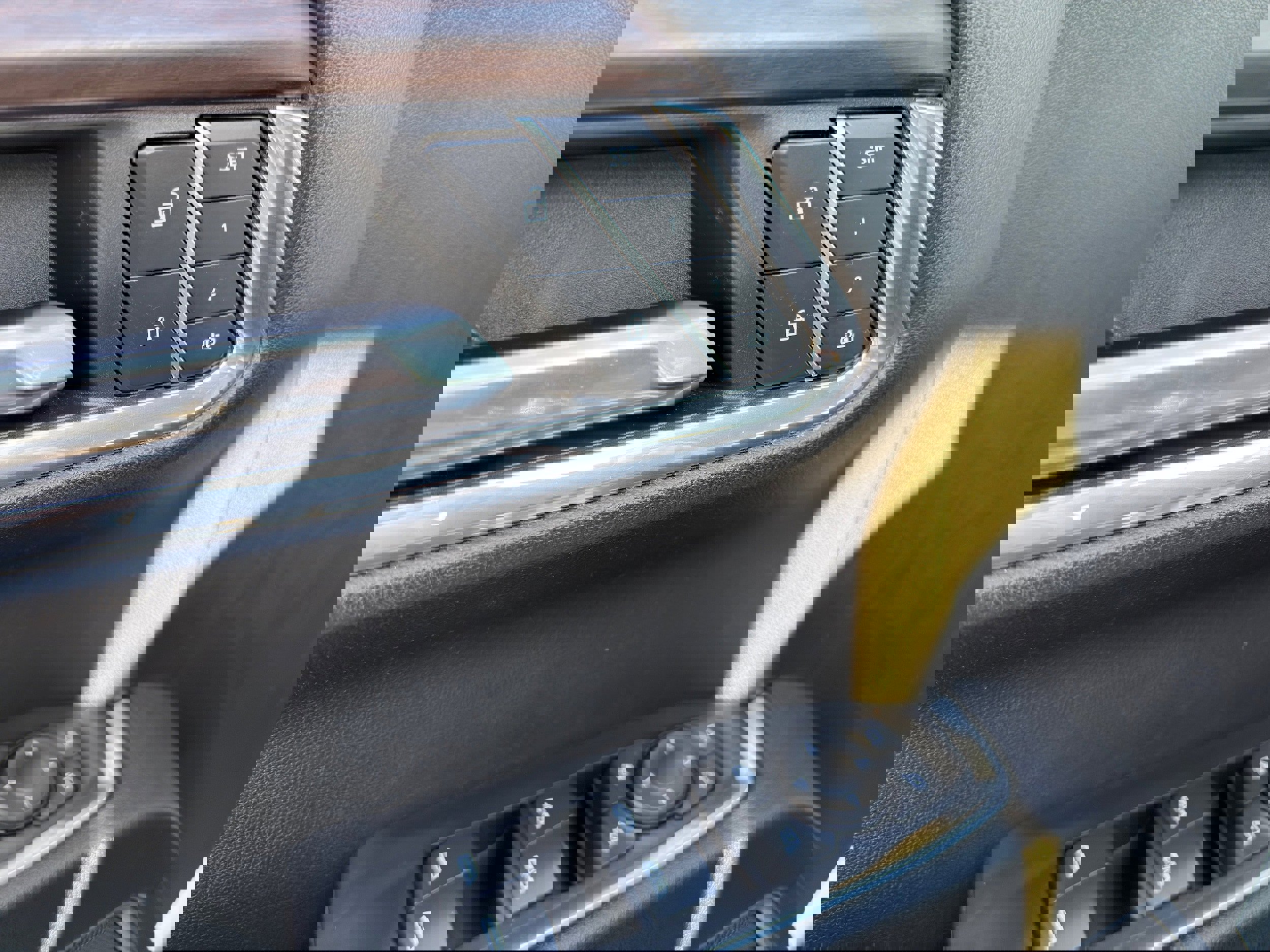 Used 2024 GMC Sierra 1500 SLT image 30