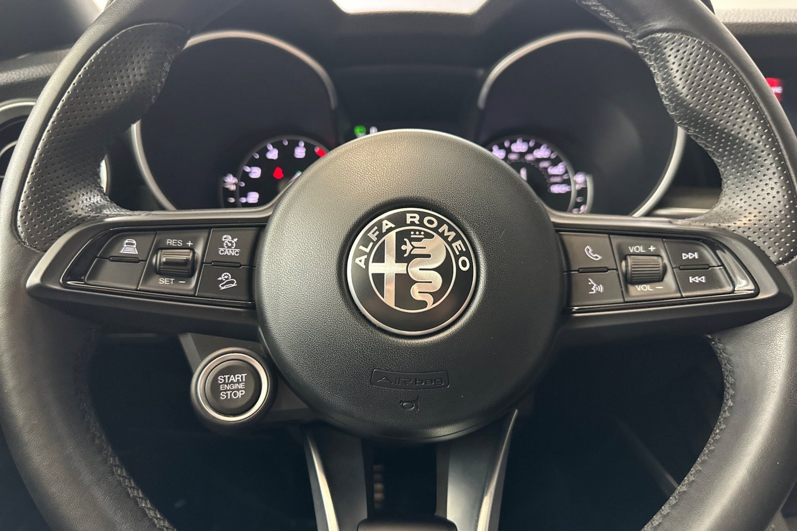 Used 2022 Alfa Romeo Stelvio Ti image 16