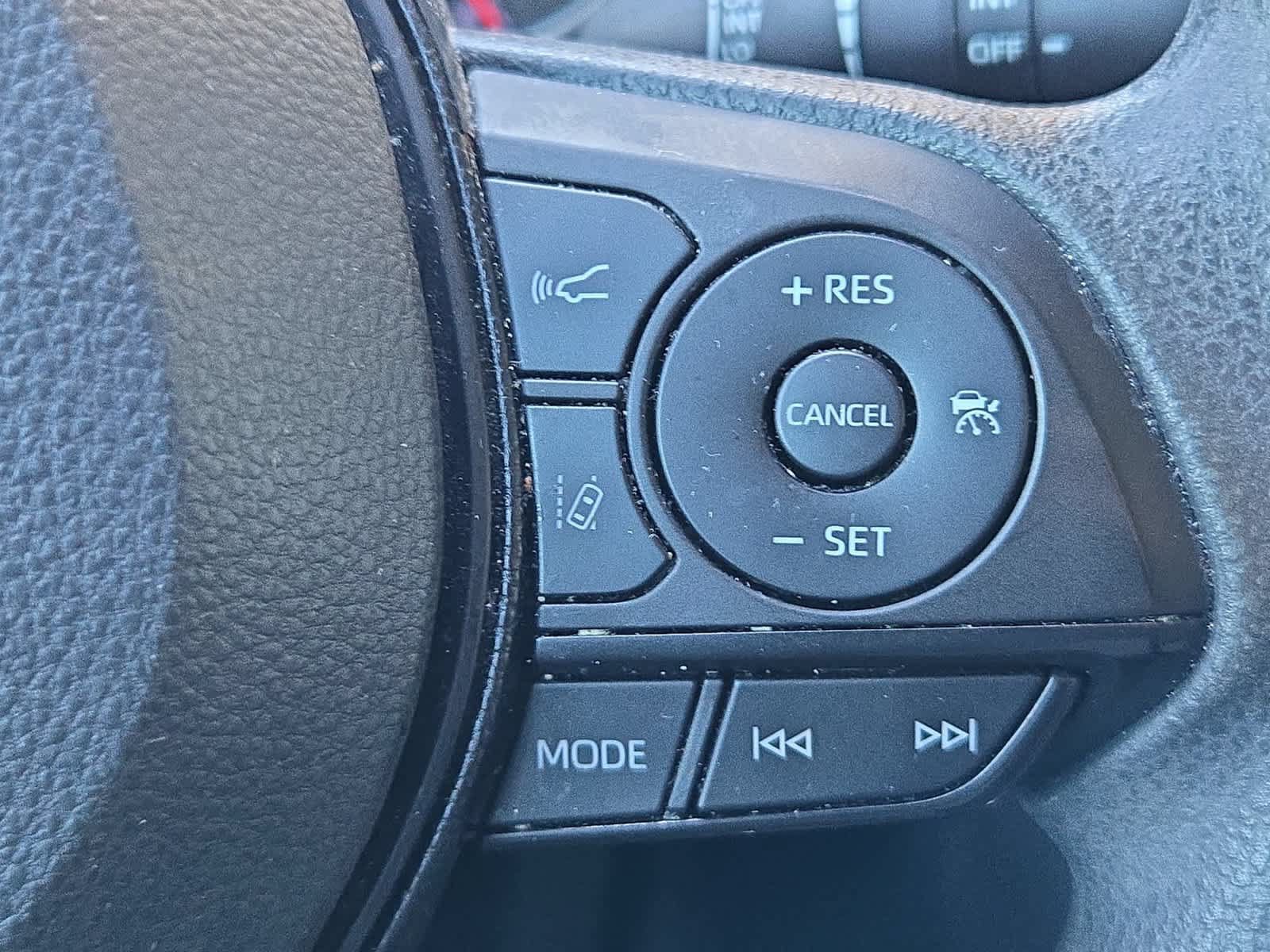 Used 2020 Toyota RAV4 XLE w/ Convenience Package FWD image 25