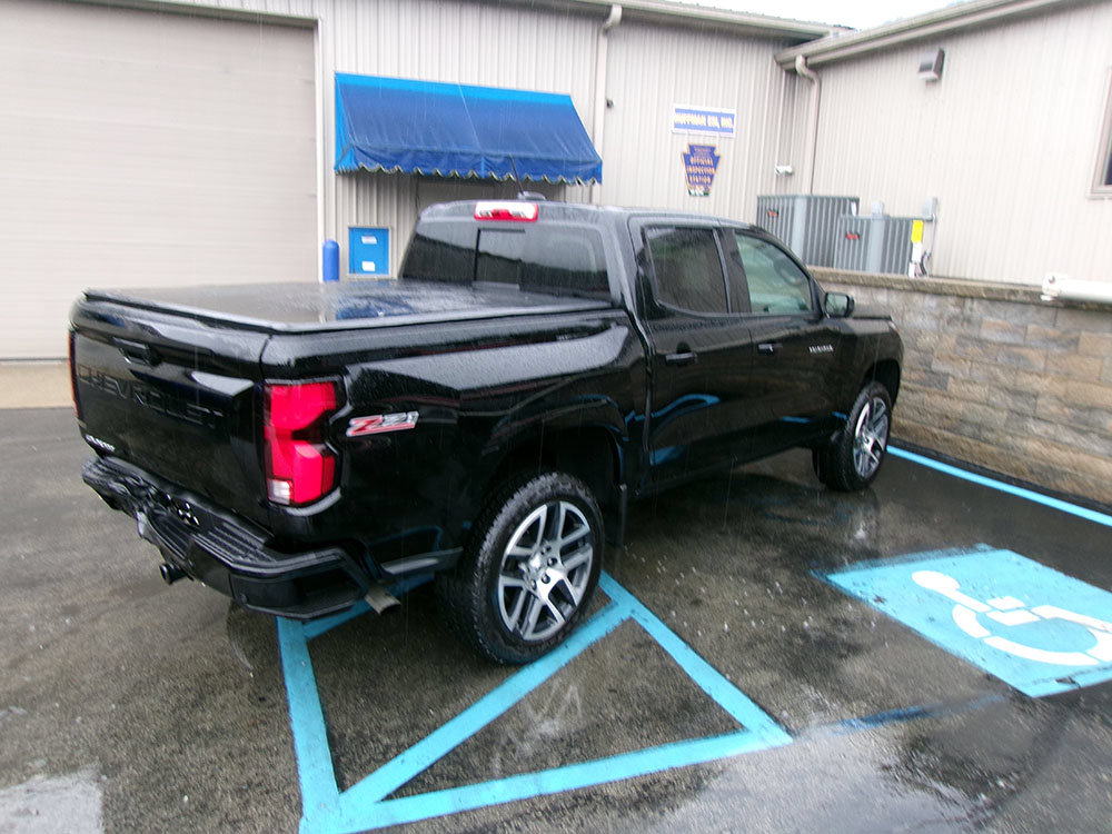 Used 2024 Chevrolet Colorado Z71 w/ Z71 Convenience Package 2 AWD/4WD image 3