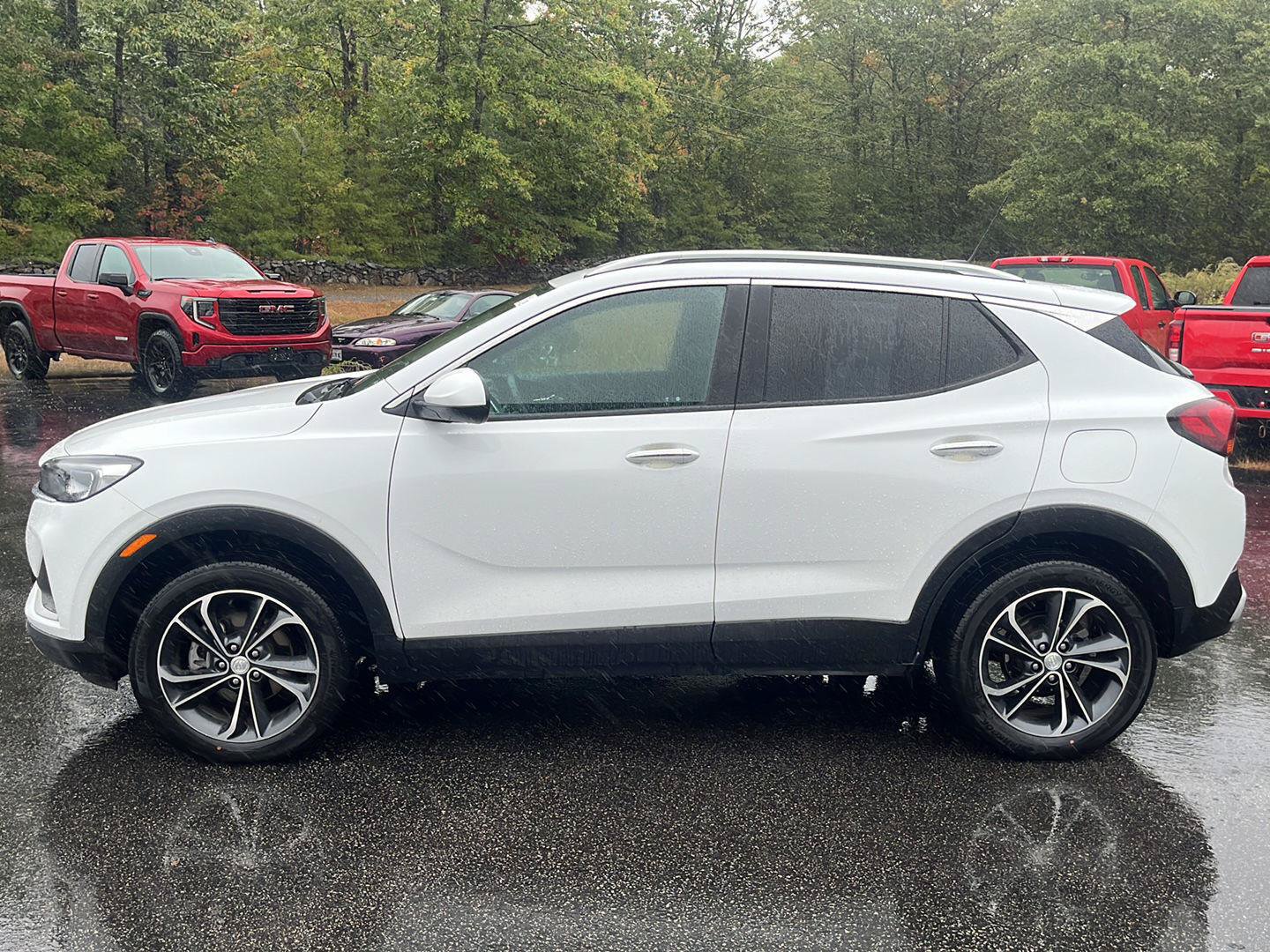 Used 2021 Buick Encore GX Select AWD/4WD image 2