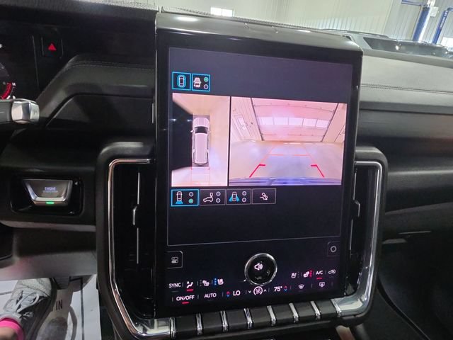 Used 2025 GMC Yukon XL Denali AWD/4WD image 14