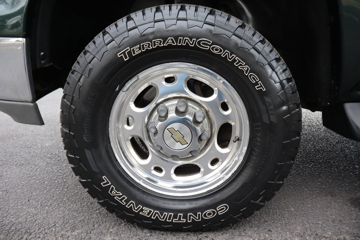 Used 2002 Chevrolet Suburban 2500 LT AWD/4WD image 40