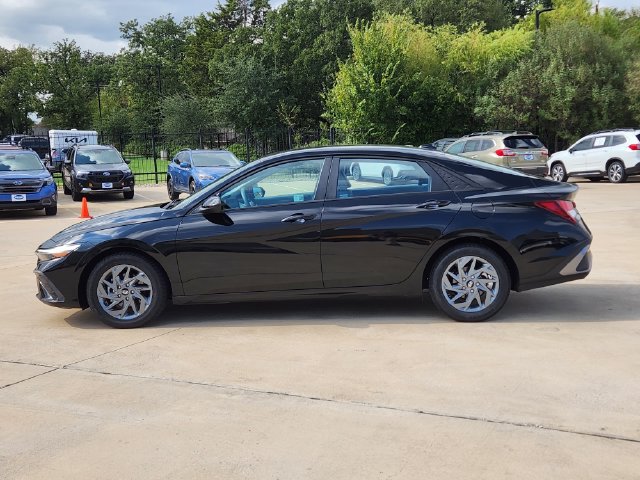 Used 2024 Hyundai Elantra SEL FWD image 4