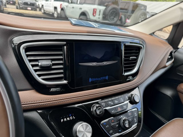 Used 2018 Chrysler Pacifica Limited w/ Advanced Safetytec Group FWD image 14
