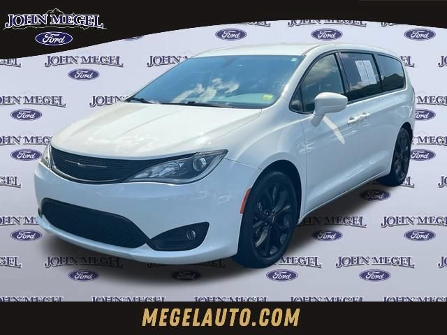 Used 2020 Chrysler Pacifica Touring w/ S Appearance Package FWD image 1