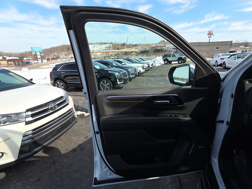 New 2026 Chevrolet Tahoe Premier w/ Sun And Tow Package AWD/4WD image 12