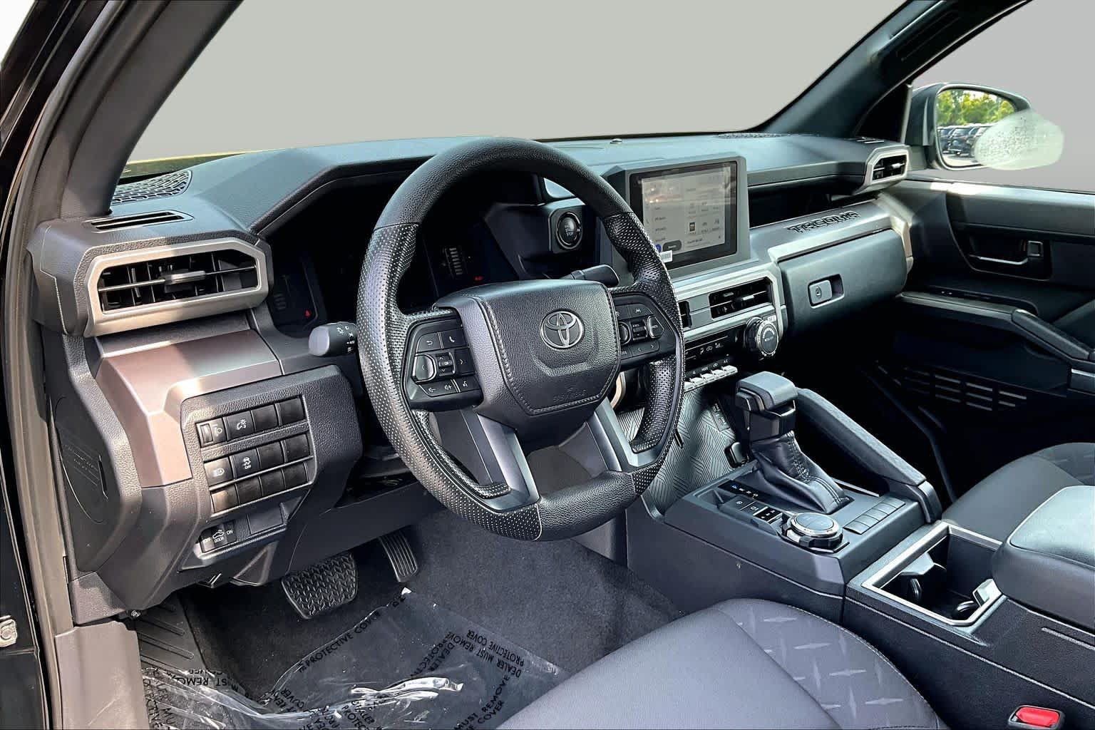 Used 2025 Toyota Tacoma SR5 AWD/4WD image 17