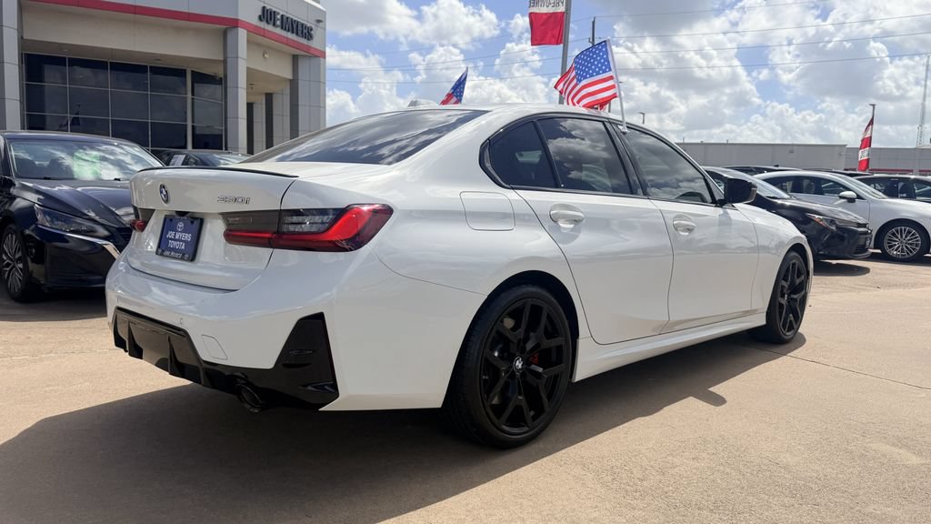 Used 2026 BMW 330i Sedan w/ M Sport Package RWD image 7