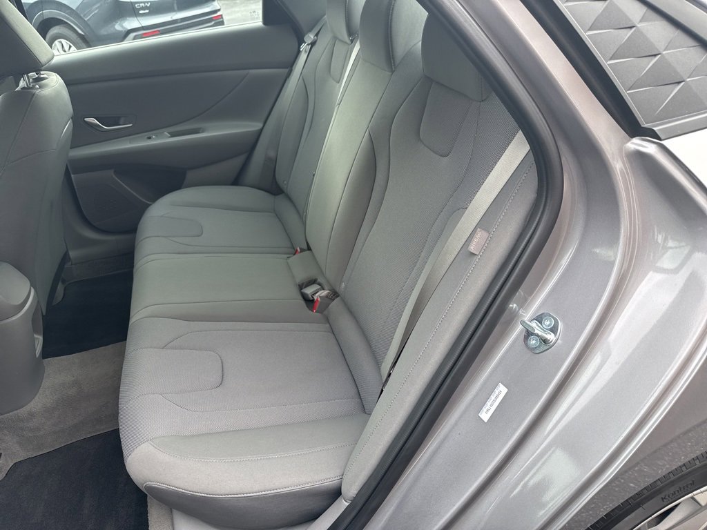 Used 2025 Hyundai Elantra SE w/ Cargo Package image 31