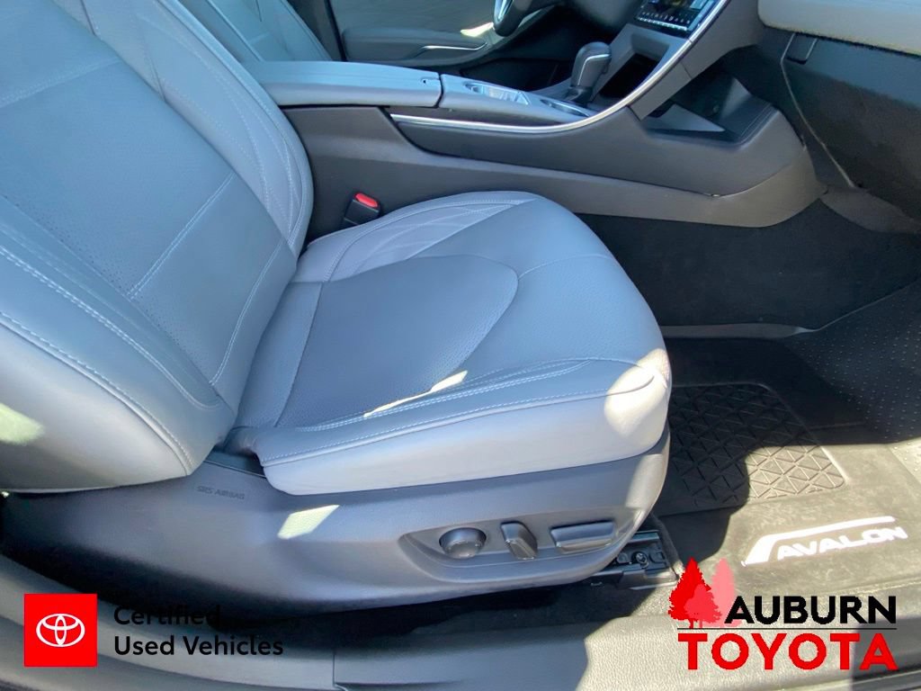Certified 2019 Toyota Avalon Limited w/ Advanced Safety Package FWD image 15