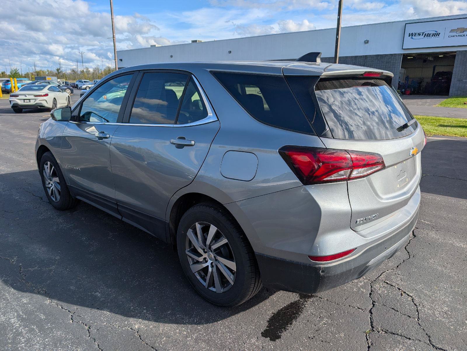 Used 2024 Chevrolet Equinox LT AWD/4WD image 4