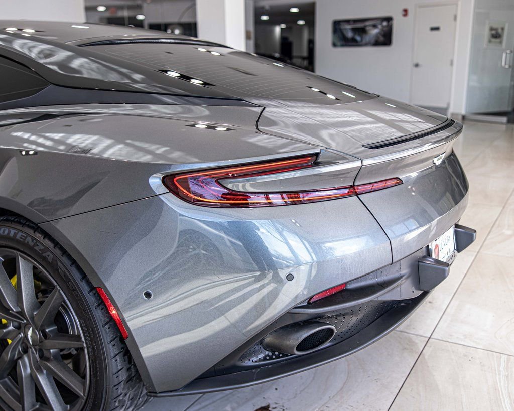 Used 2020 Aston Martin DB11 Coupe image 14