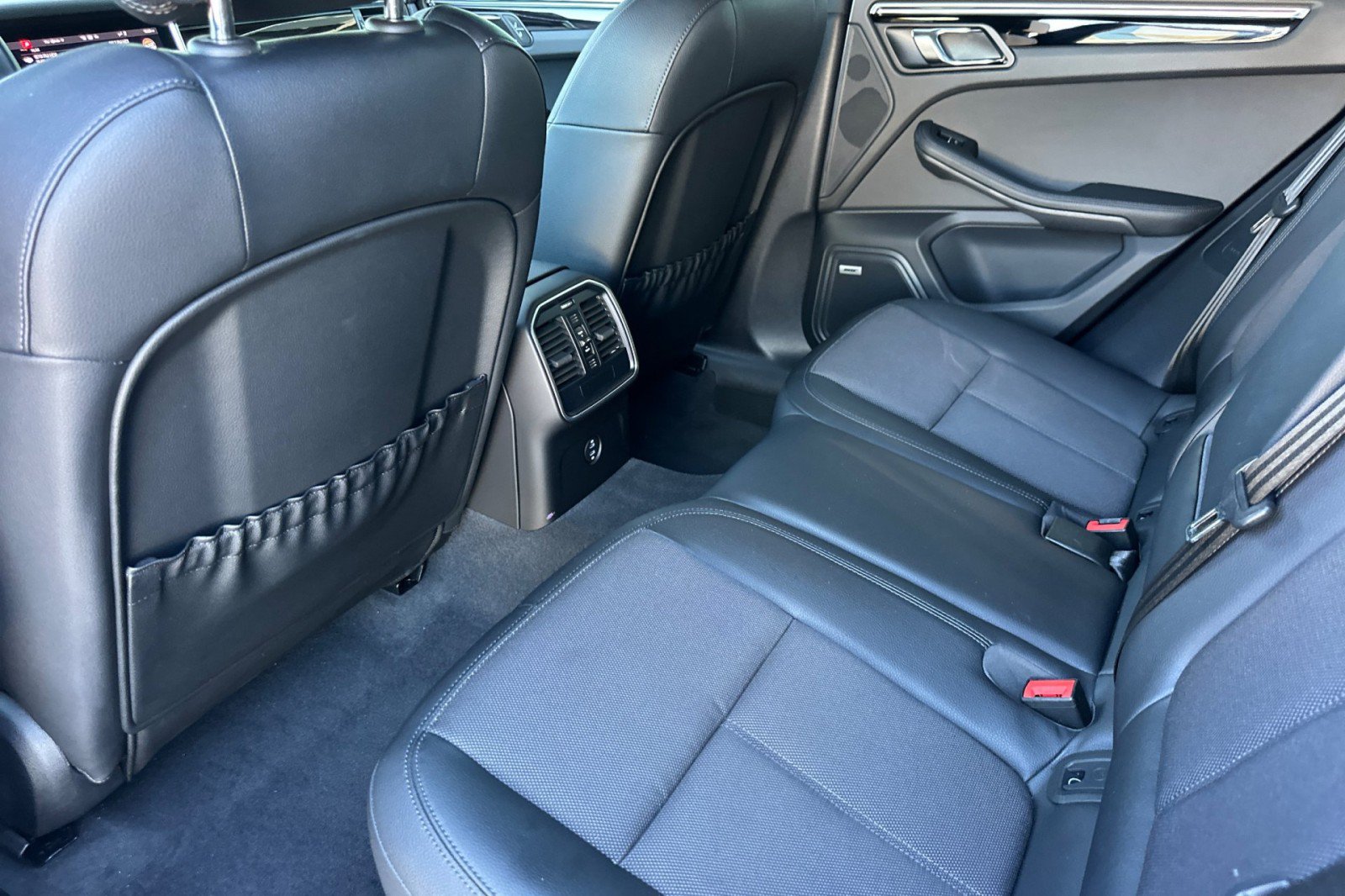 Certified 2023 Porsche Macan S AWD/4WD image 13