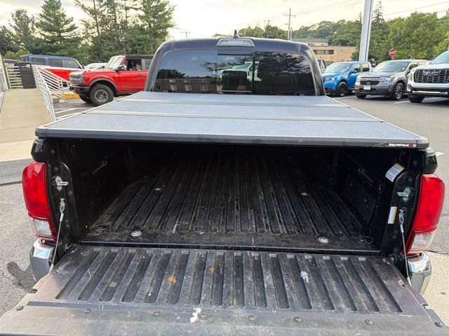 Used 2021 Toyota Tacoma SR5 AWD/4WD image 12