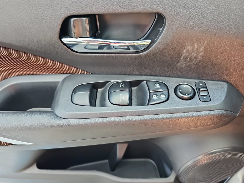 Used 2023 Nissan Kicks SR FWD image 26