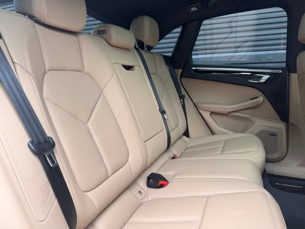 Certified 2026 Porsche Macan AWD/4WD image 19