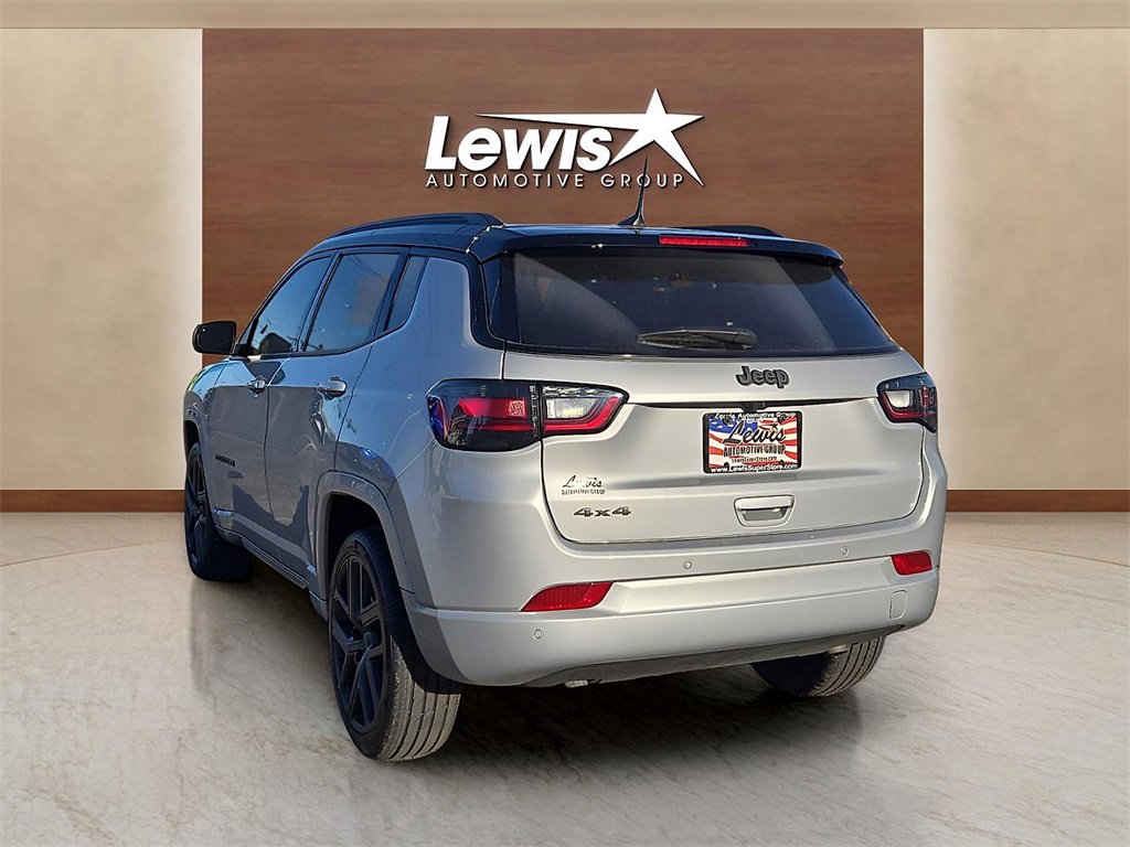 Used 2024 Jeep Compass Limited w/ High Altitude Package image 3