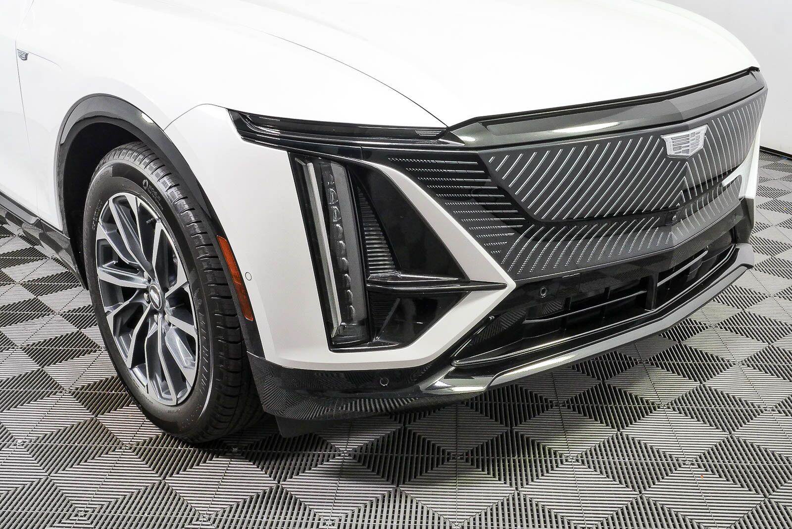 Used 2024 Cadillac Lyriq Luxury AWD/4WD image 37