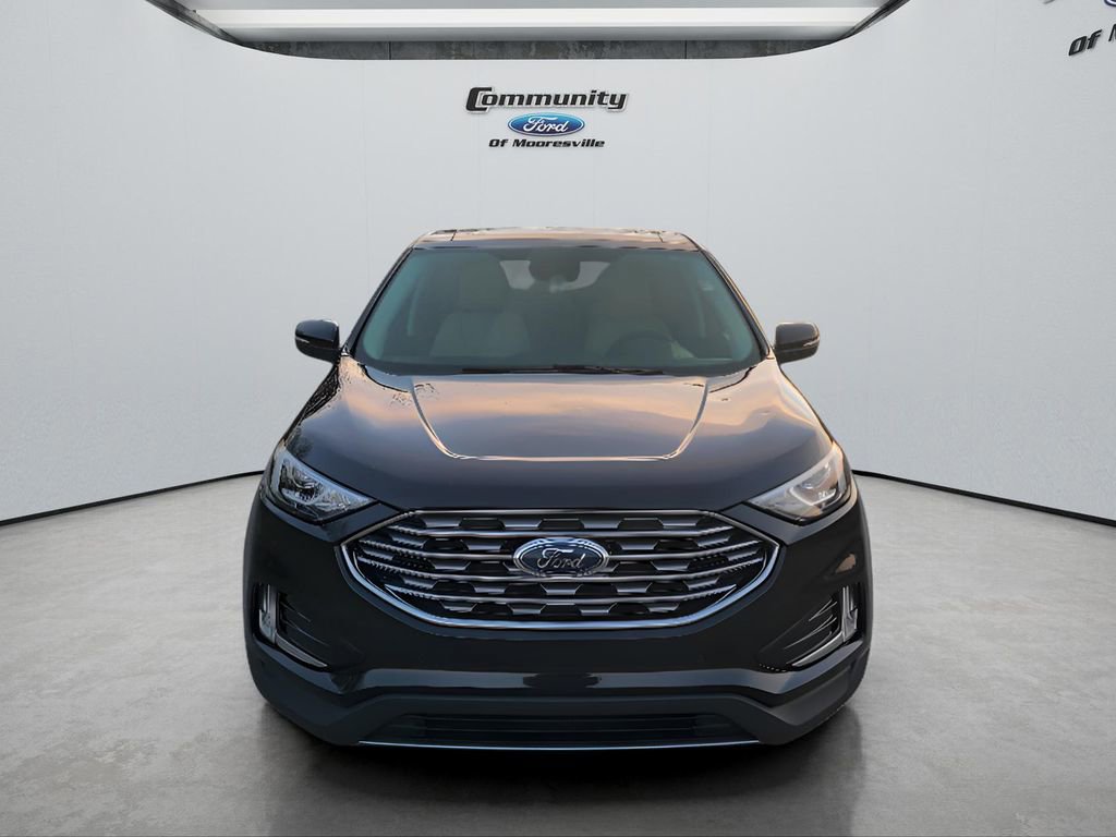 Used 2020 Ford Edge Titanium image 2
