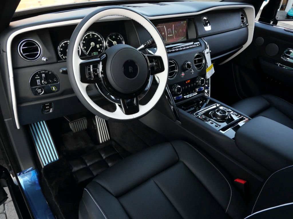 Used 2023 Rolls-Royce Cullinan AWD/4WD image 17