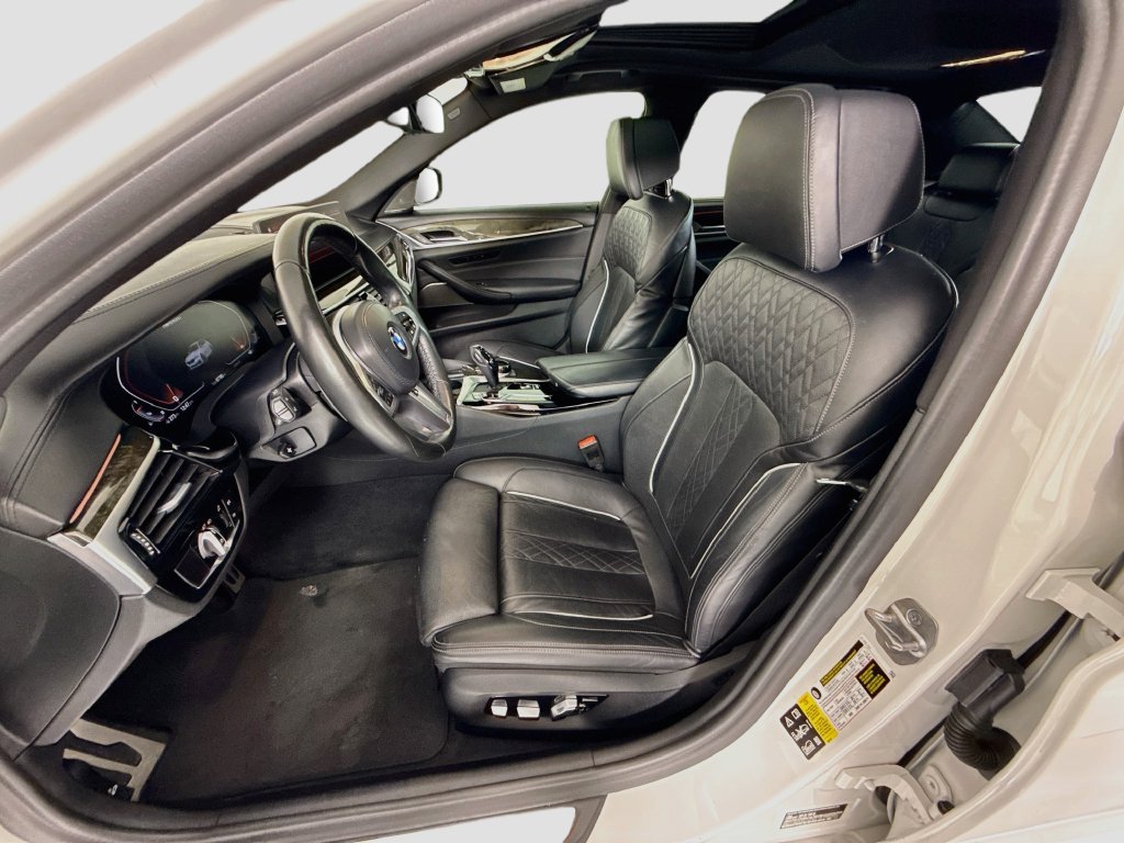 Used 2022 BMW M550i xDrive w/ Executive Package AWD/4WD image 18